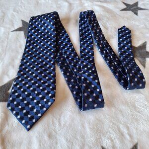 New GH Bass &‎ Co Navy Blue With Small Square Design 100% Silk Men’s Tie Necktie